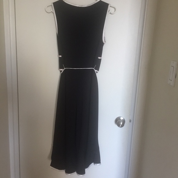 Sleeveless Ruffle V-Neck Dress - Picture 2 of 3
